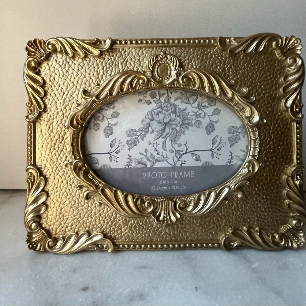 Gold Ornate Floral For Oval inside 4”x6” Picture Frame New 8.5” ”x6.5”
